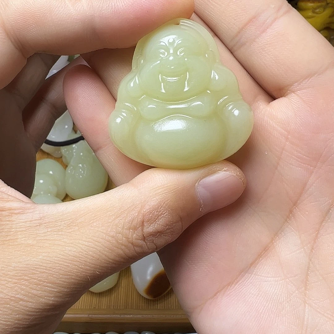 和田玉未镶嵌把件