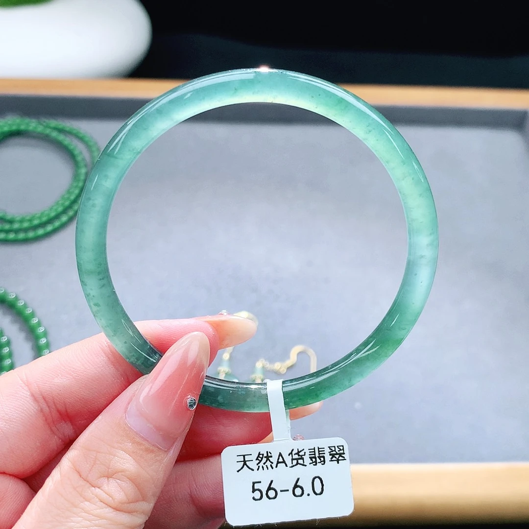 未镶嵌手镯（圆镯）翡翠