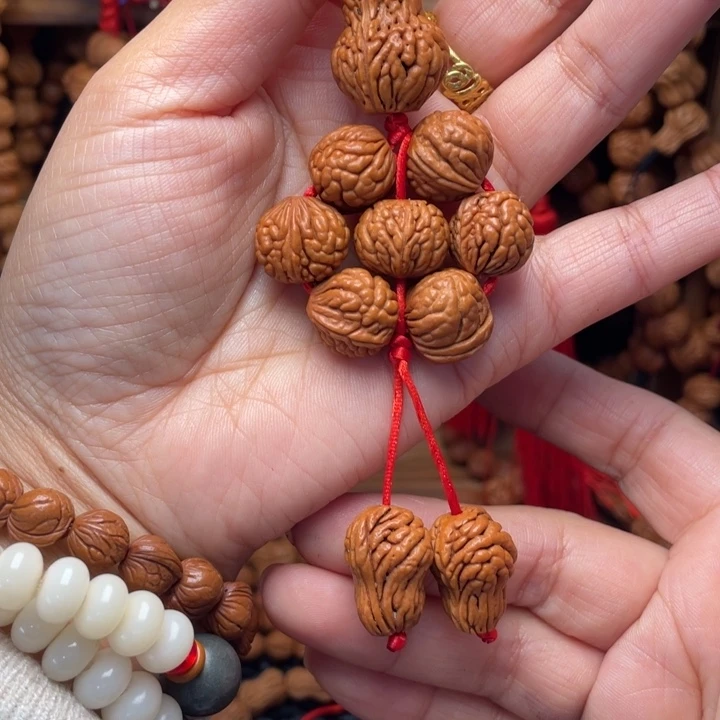 木质类龙纹桃枭挂件