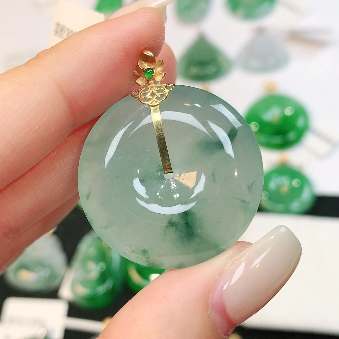 翡翠18K金镶嵌颈饰