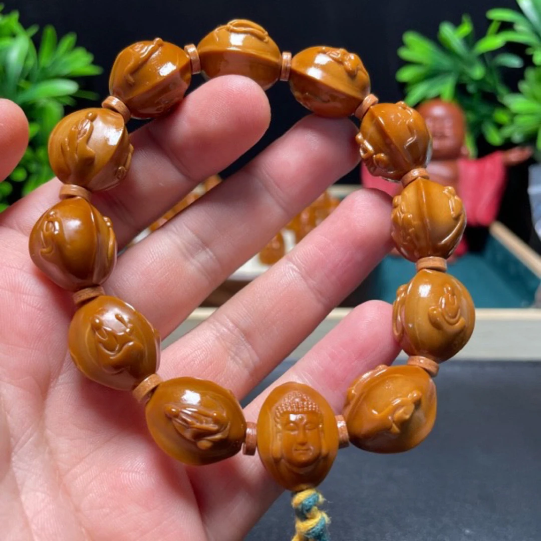 橄榄核铁核雕刻鲨鱼背三面无相佛