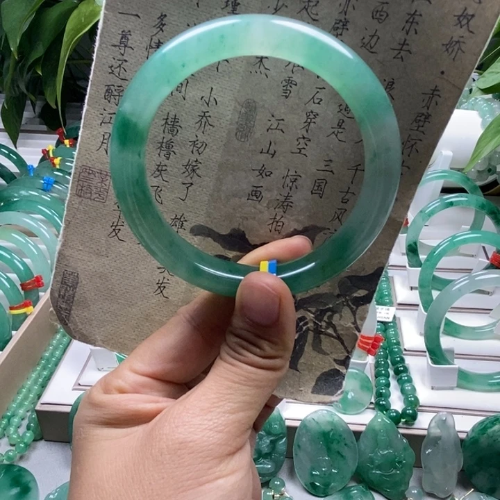 石英质玉未镶嵌手镯