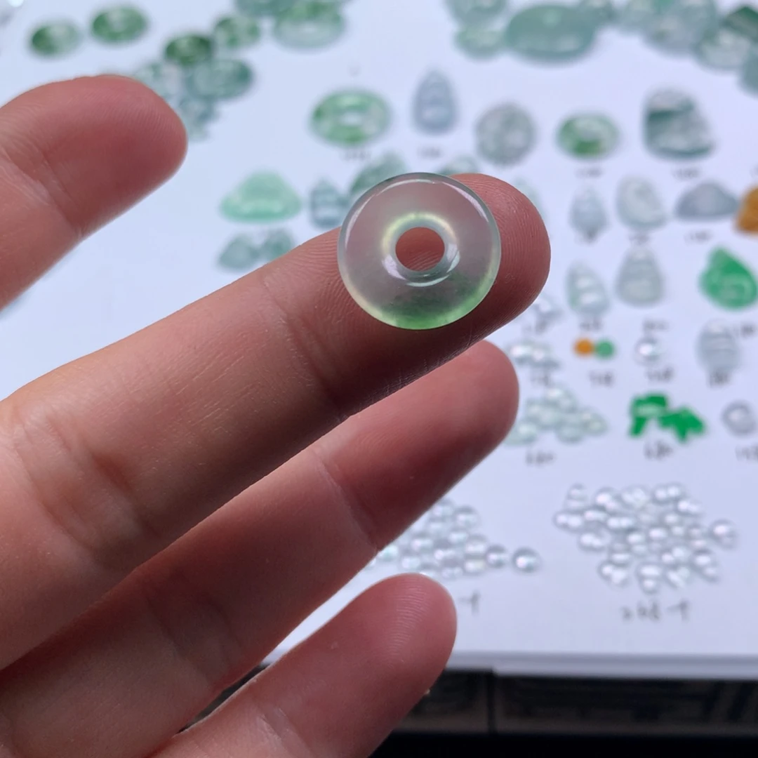 翡翠未镶嵌颈饰甜甜圈