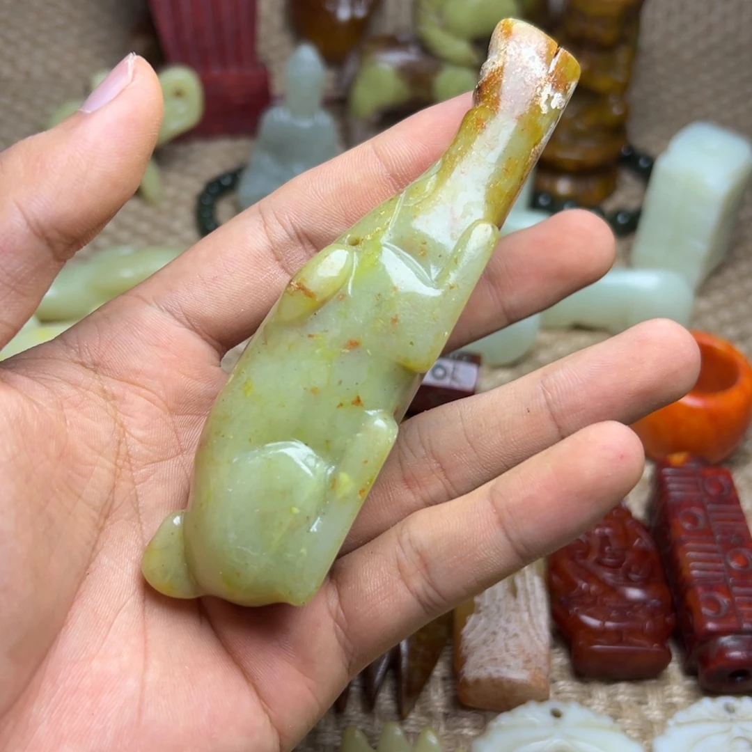 未镶嵌蛇纹石玉颈饰