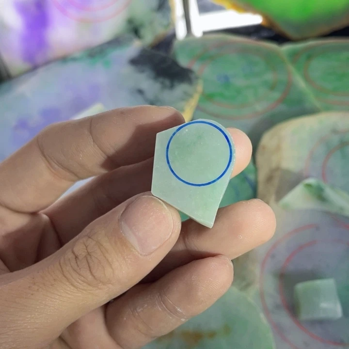 翡翠未镶嵌挂件片料