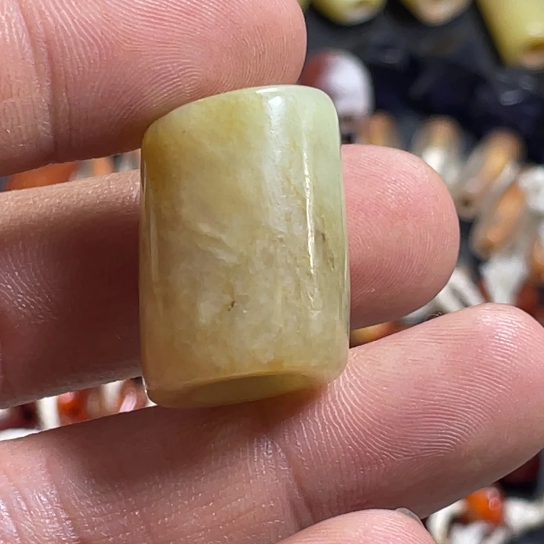 成***己和田玉未镶嵌颈饰