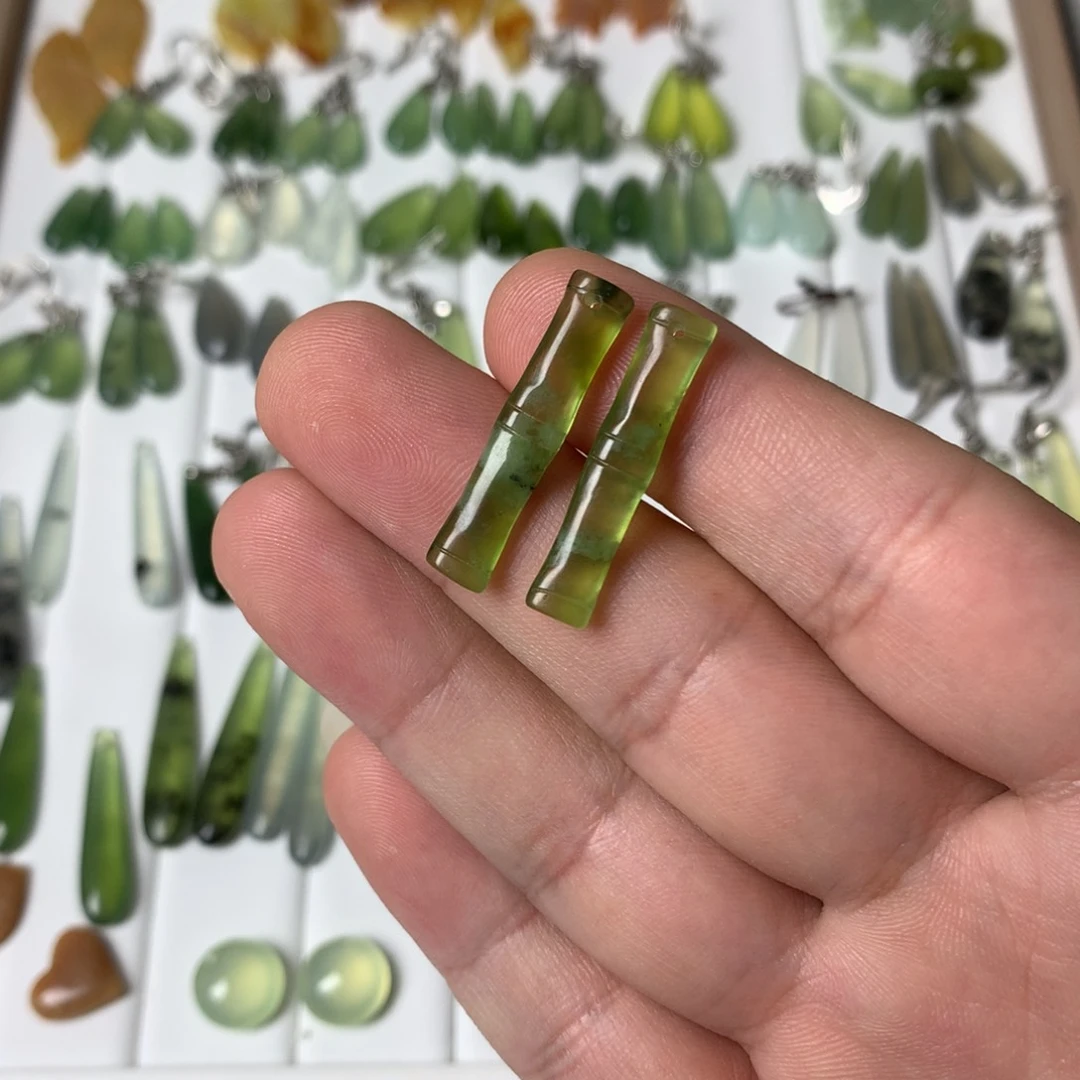 蛇纹石玉耳饰未镶嵌