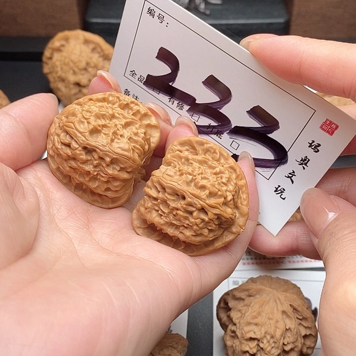 吊坠文玩核桃233号 40尺 三角白