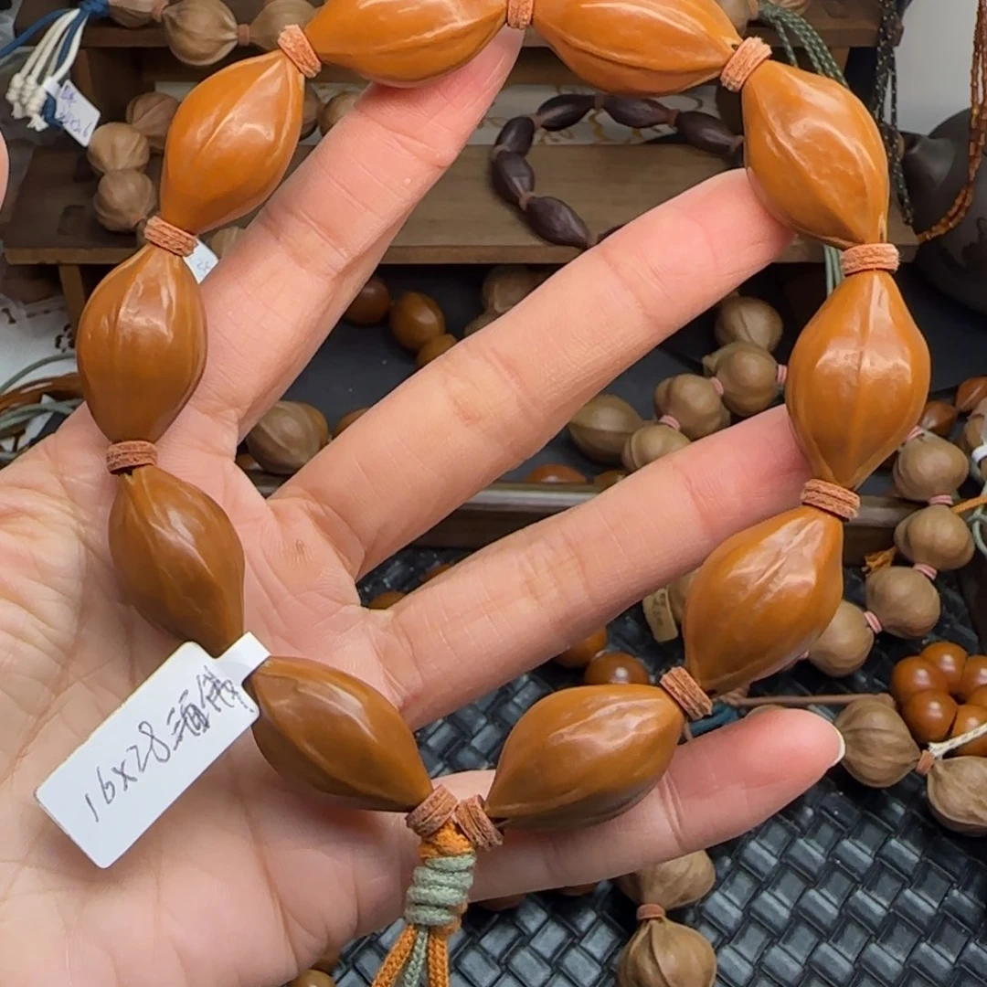 手串橄榄核16。1.6*2.8三面佛