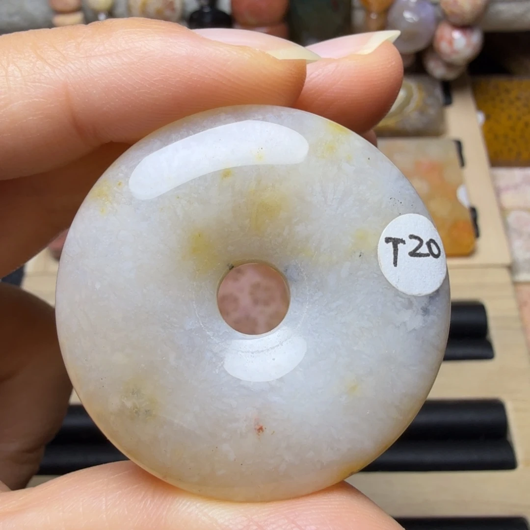 硅化玉未镶嵌冰透，有瑕特价