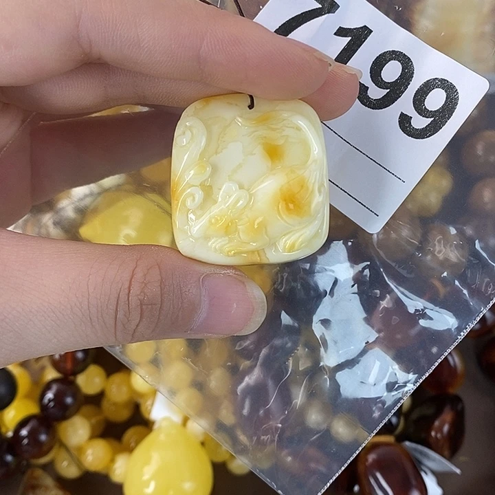 蜜蜡未镶嵌珠宝奇石