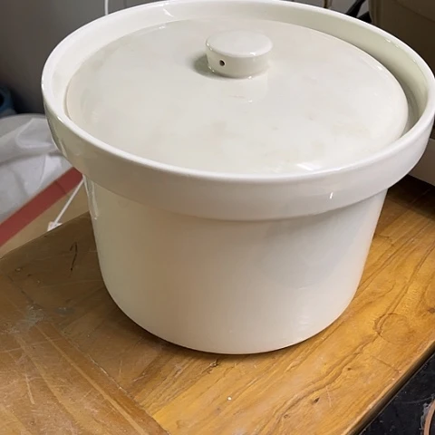 微瑕，不能明火，口径21高14，3L带盖