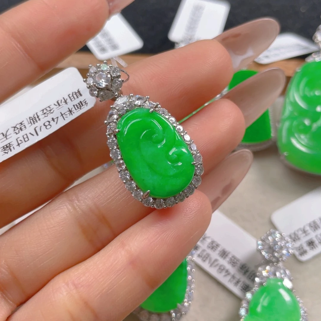 翡翠颈饰银S925镶嵌翡翠