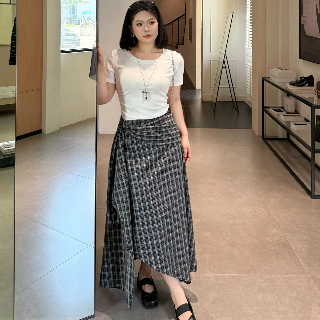 安安【柔雾晨辉】简约短袖t恤黑白格纹不规则半身裙大码套装