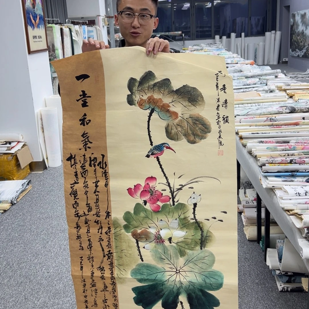 国画卖字画的小男孩