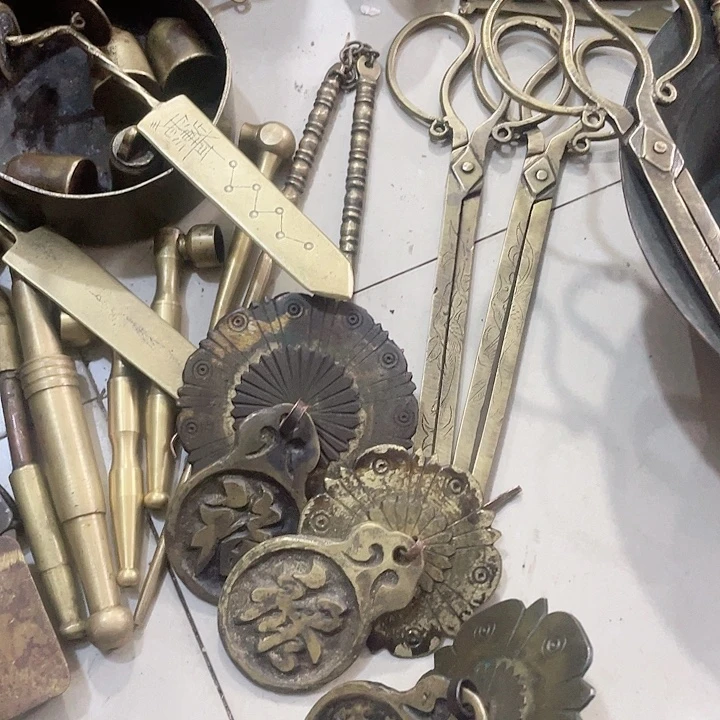 老式铜件古朴典雅的三个