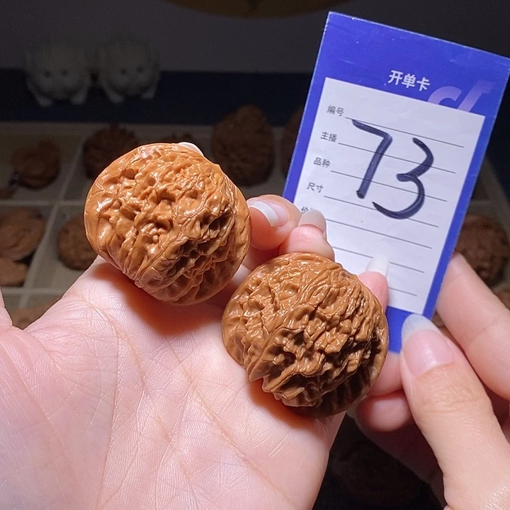 文玩核桃把件磨盘40左右