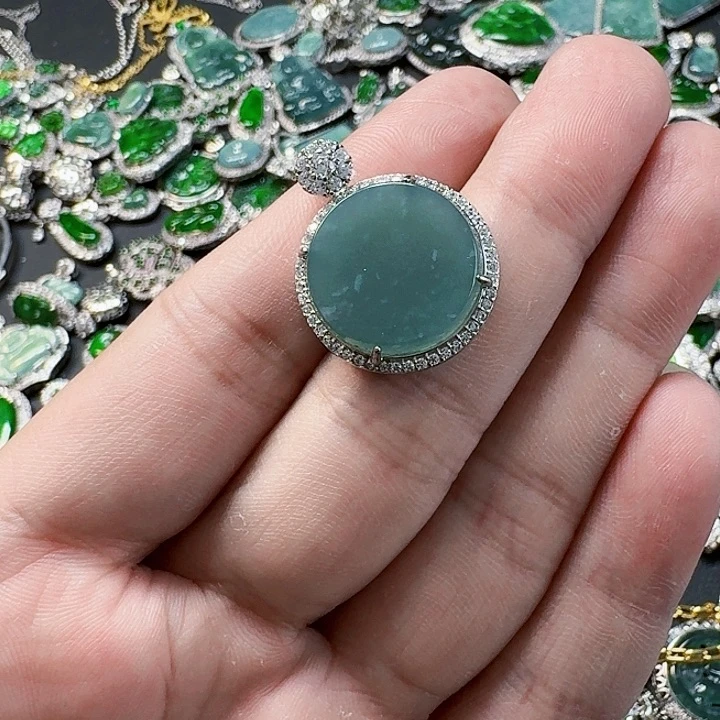 翡翠颈饰未镶嵌天然A货翡翠放漏