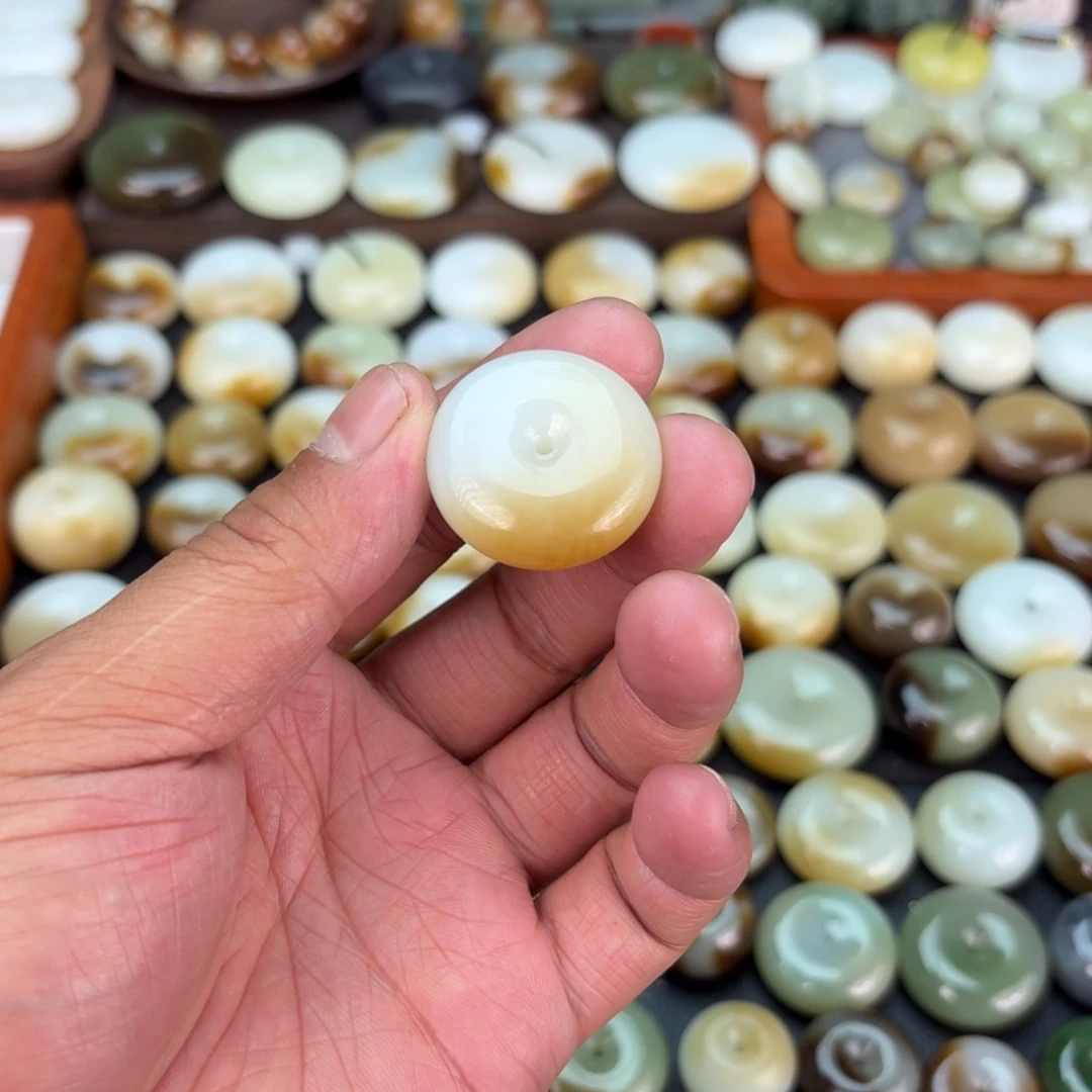 和田玉未镶嵌颈饰三**已