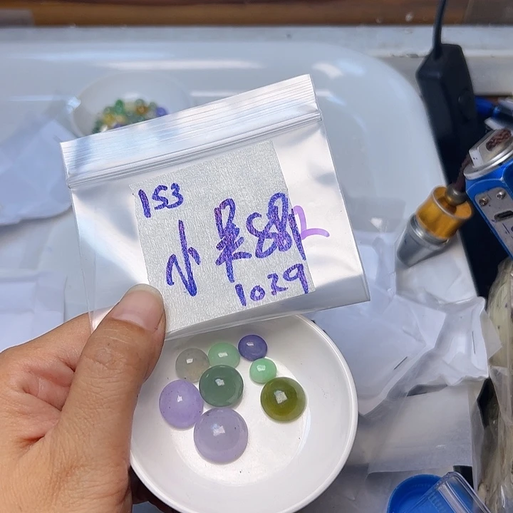 未镶嵌定制翡翠小**告不