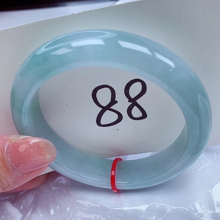 翡翠手镯未镶嵌翡翠