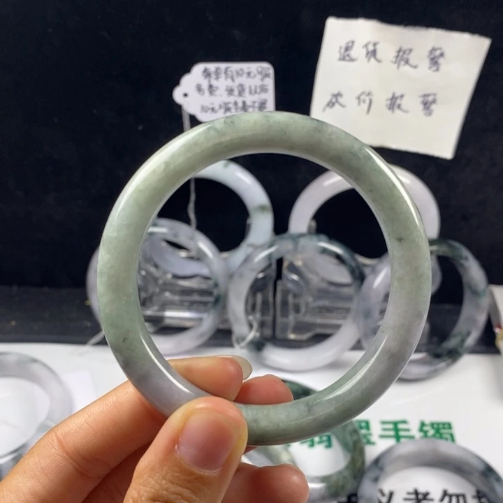 翡翠未镶嵌手镯111号。55.6圈