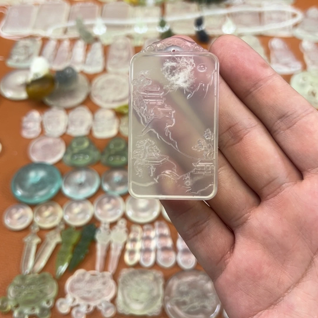蛇纹石玉未镶嵌颈饰