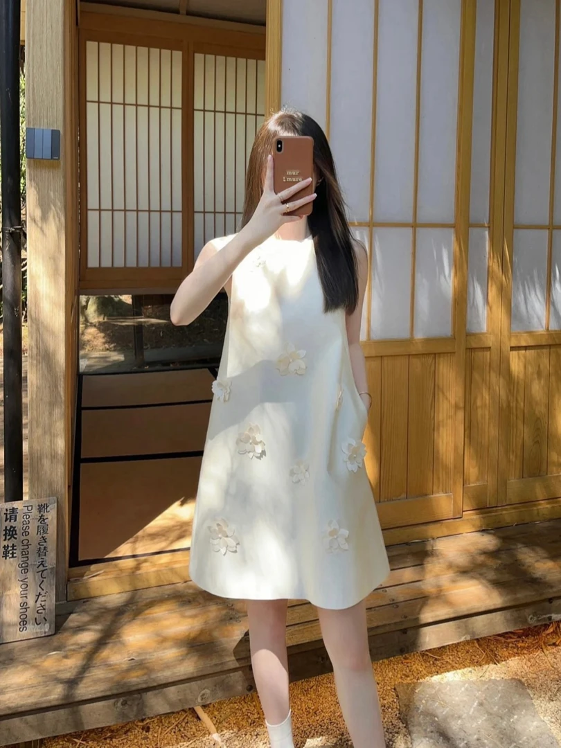 新款夏季立体花朵小香风背心裙新款短款小个子短款白色A字连衣裙