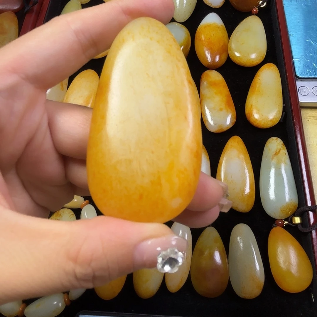 和田玉未镶嵌颈饰笨*猪