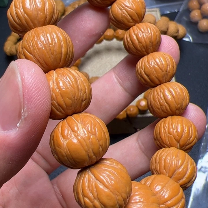 猴头核桃手串拖拉机