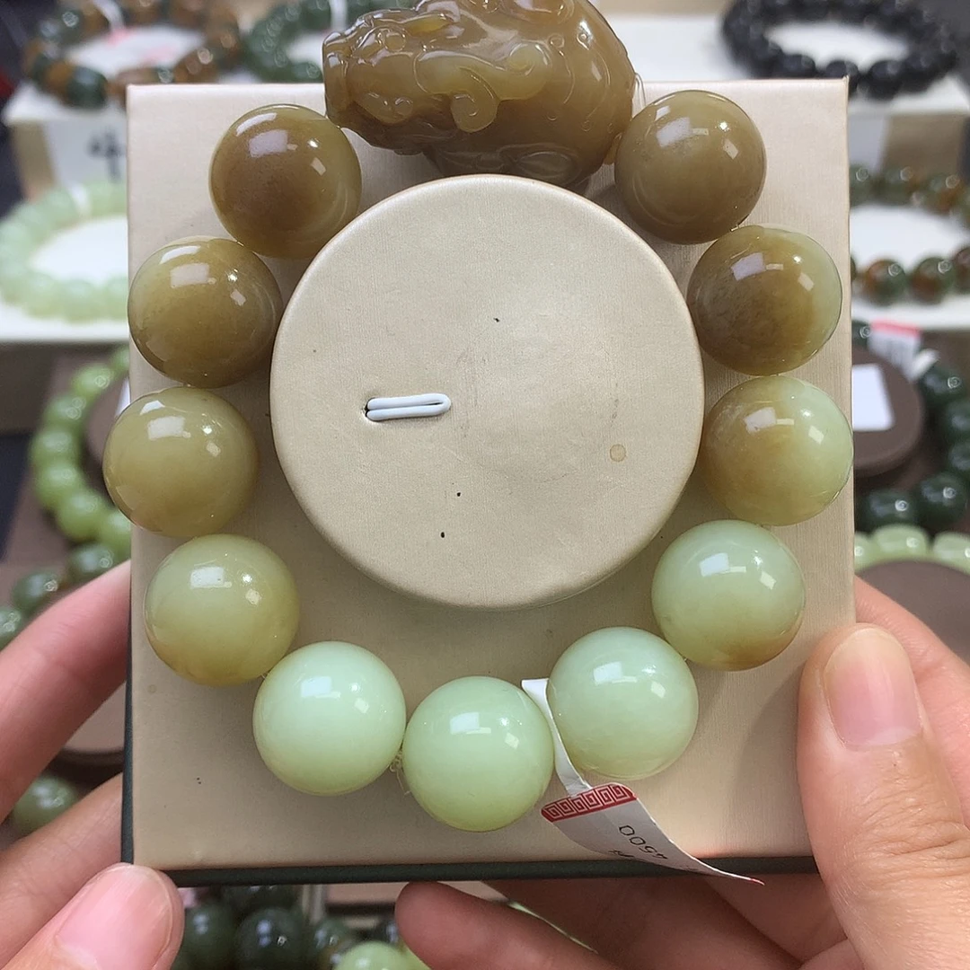 M***n未镶嵌手链和田玉
