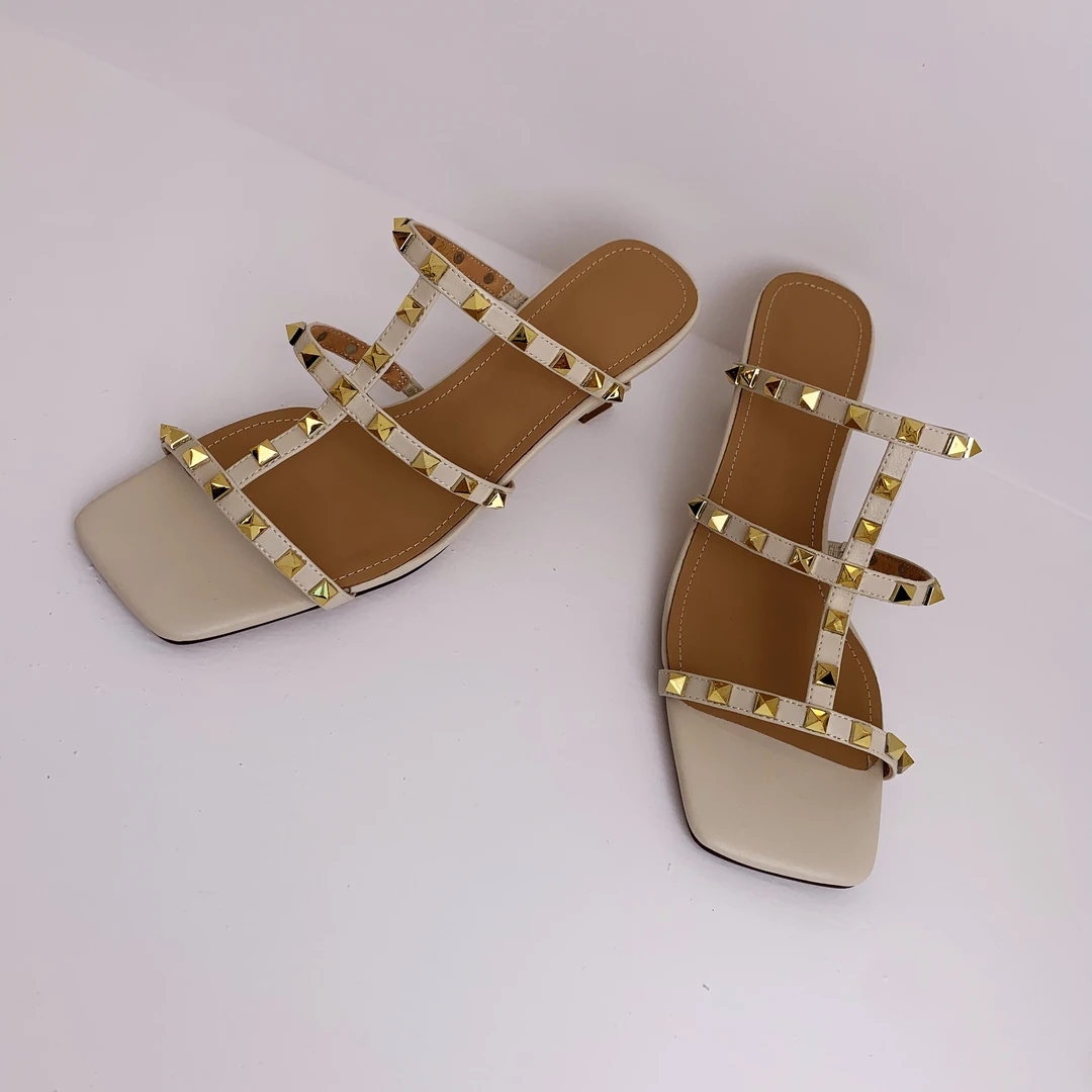 铆钉露趾凉拖一脚蹬漆皮时装凉鞋一字带Z111