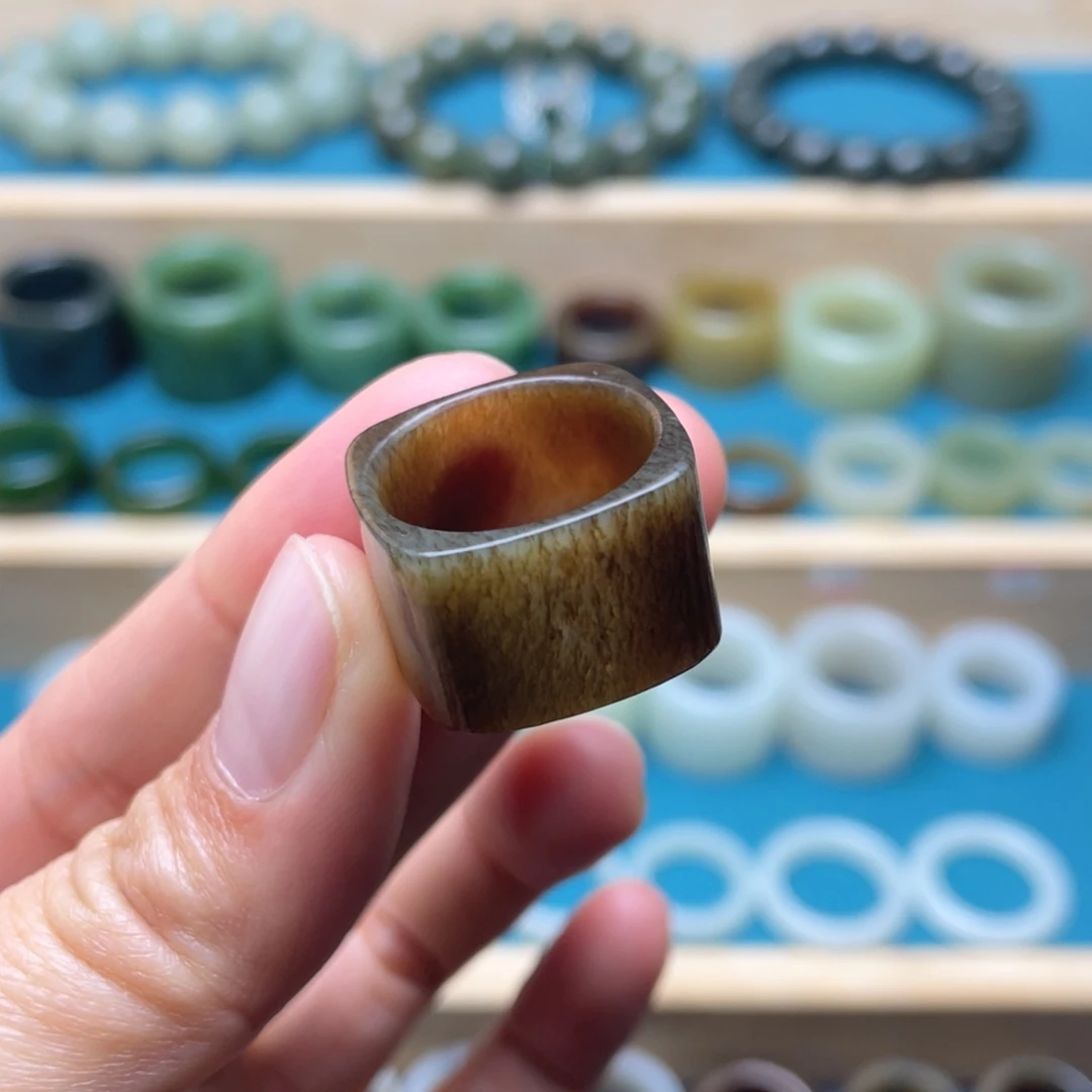 和田玉扳指未镶嵌雪**步