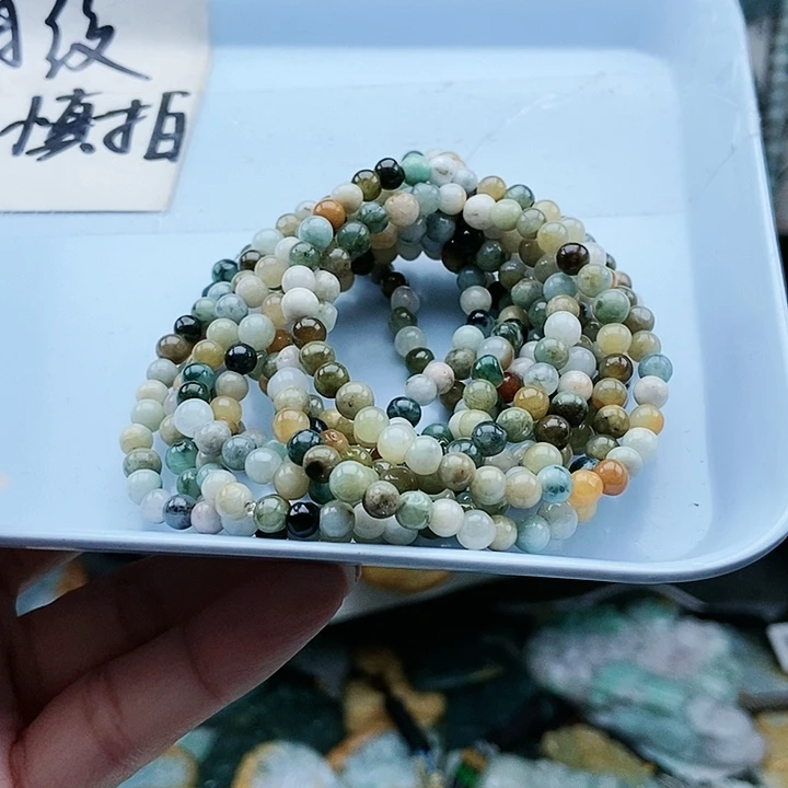 颈饰足铂镶嵌翡翠翡翠