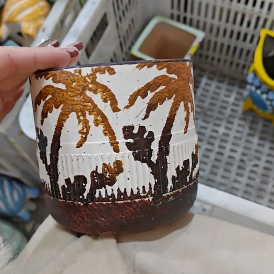 当场拍满15元发货不凑不发，花盆盆口不方不圆有针孔黑点是正常的，