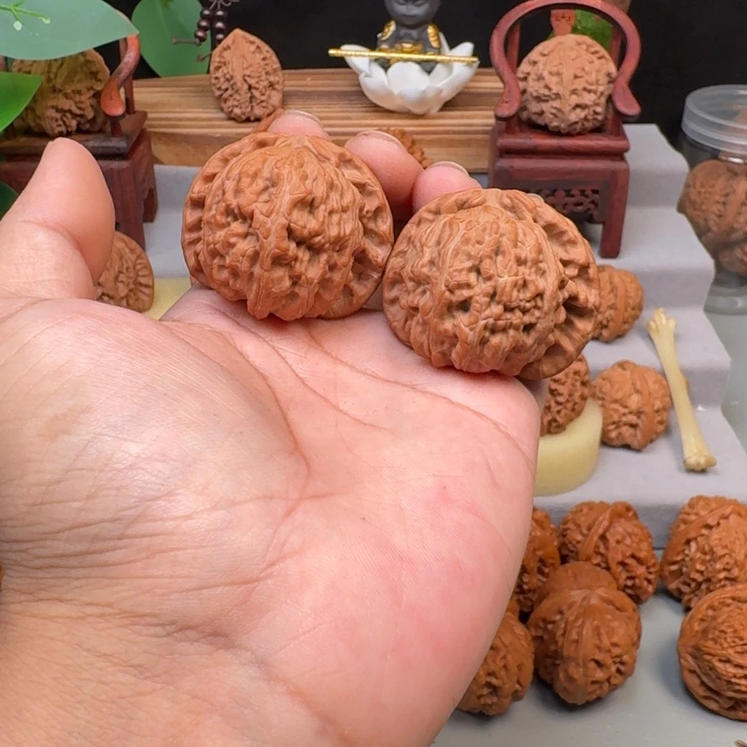 文玩核桃把件-9红皮狮子