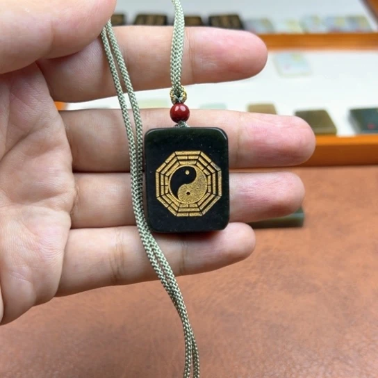 颈饰未镶嵌和田玉（糖玉）