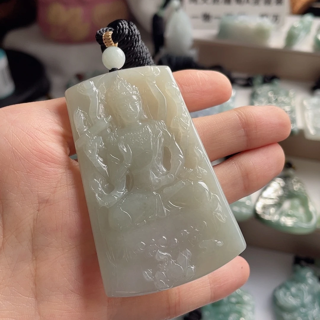 翡翠未镶嵌颈饰千手观音