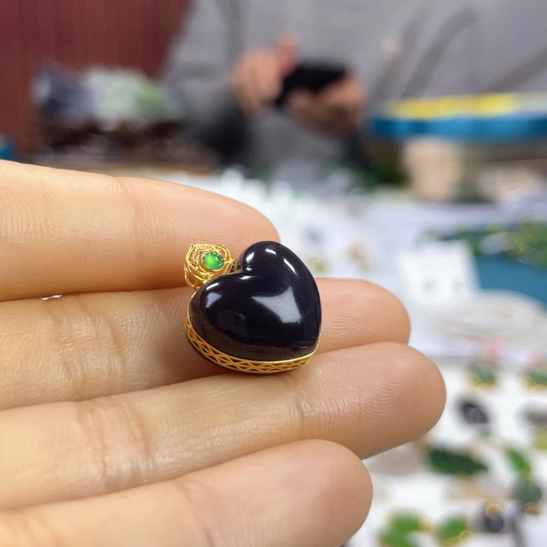 和田玉颈饰18K金镶嵌吉****）