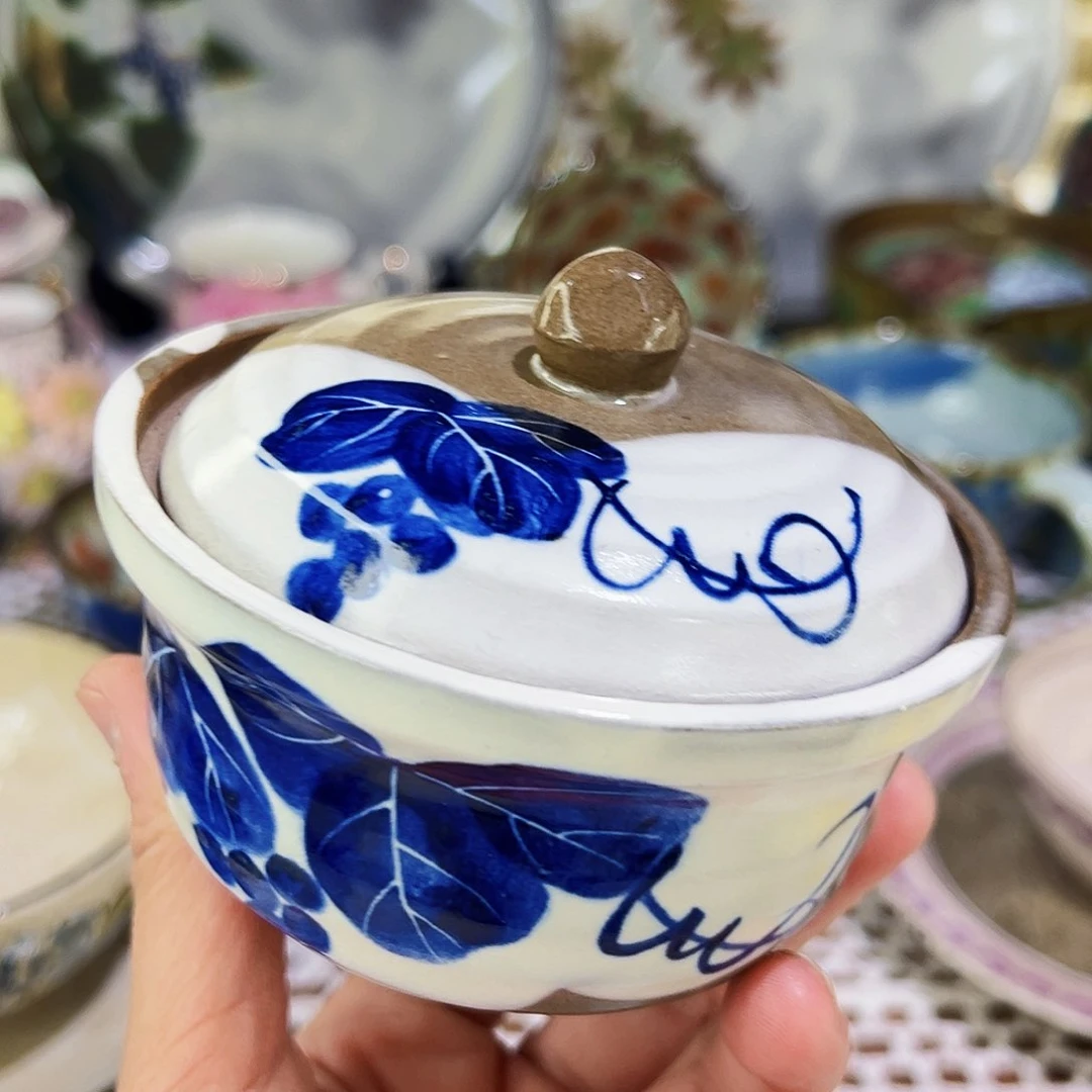 咖啡杯和茶杯是我们每人