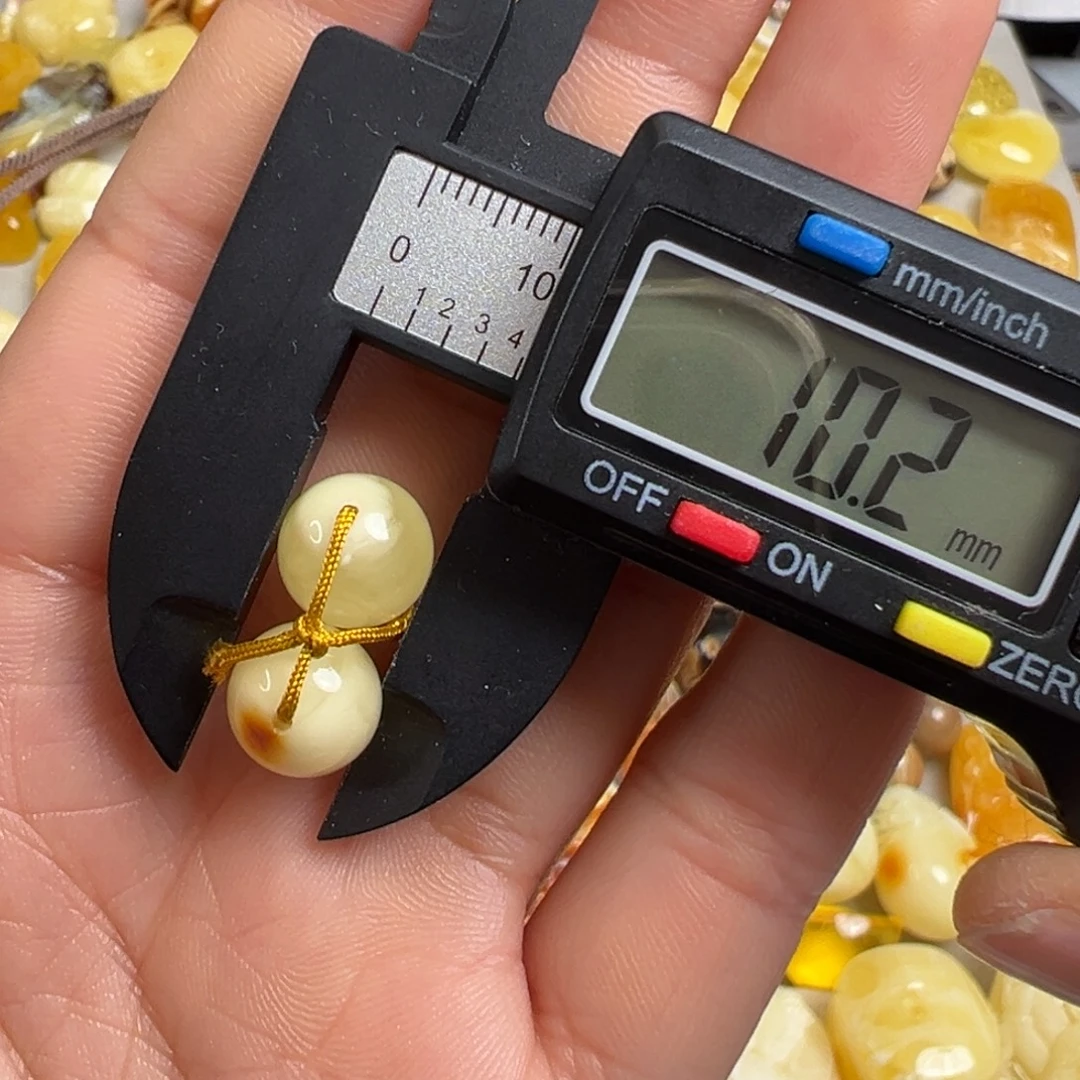 蜜蜡未镶嵌裸石微瑕