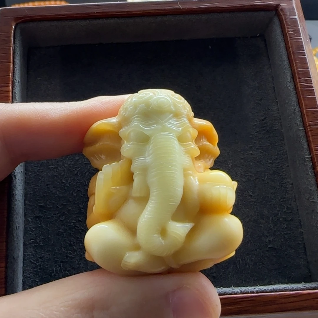 石英质玉（缅黄）配饰未镶嵌