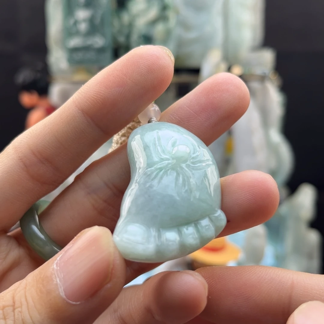 翡翠未镶嵌颈饰知足常乐