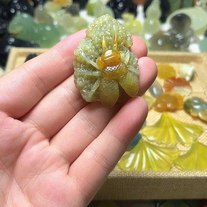 未镶嵌蛇纹石玉颈饰