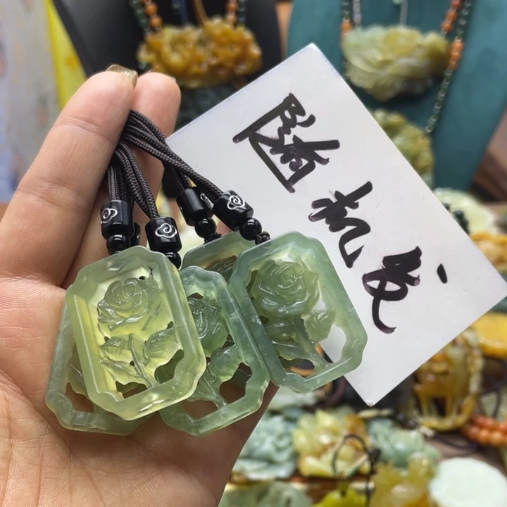 蛇纹石玉合金颈饰