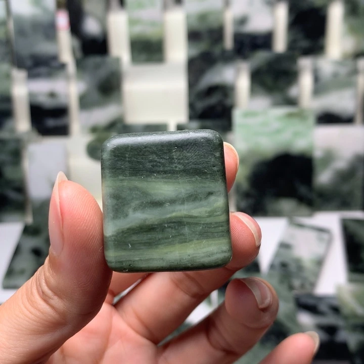 独山玉颈饰未镶嵌