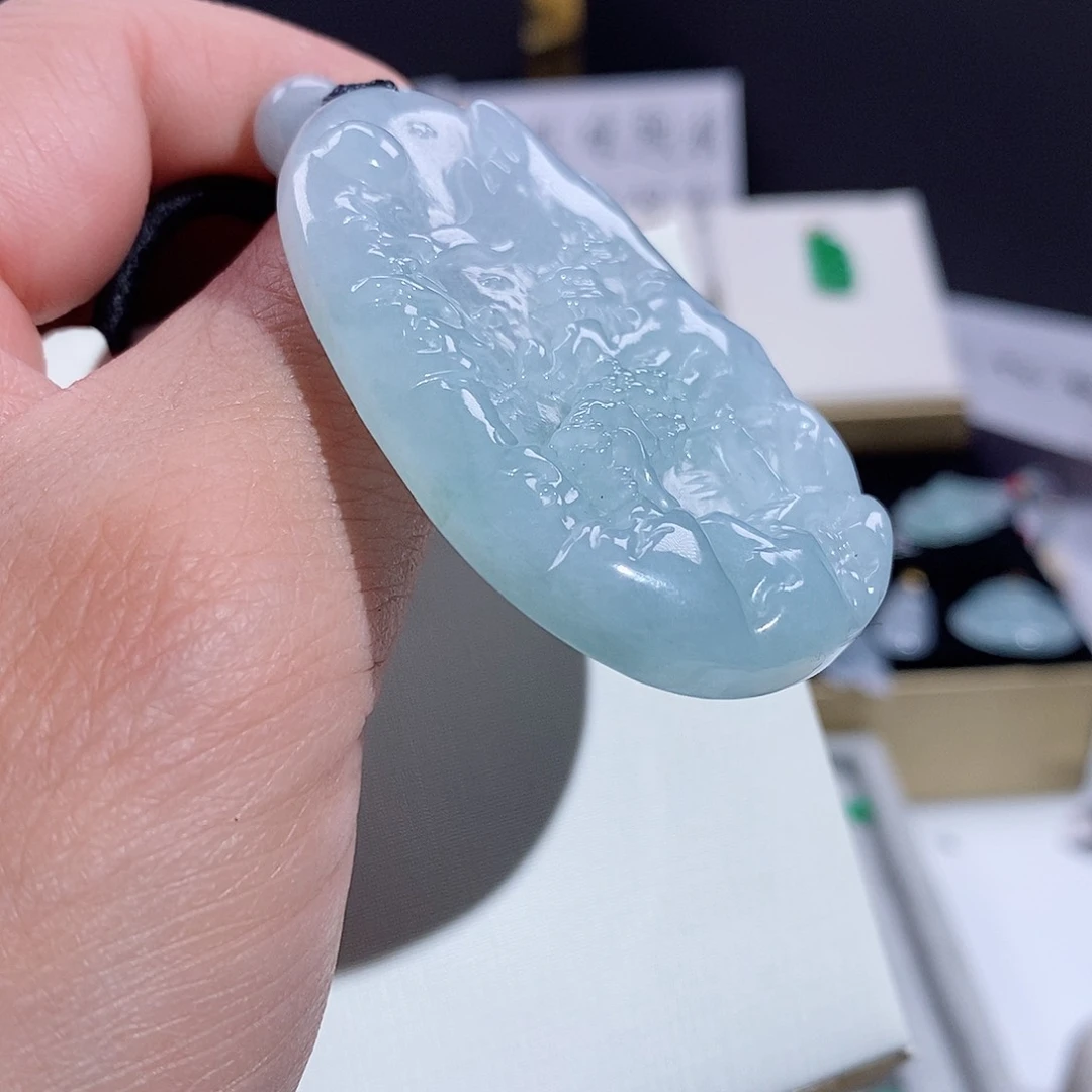 翡翠颈饰未镶嵌山水牌