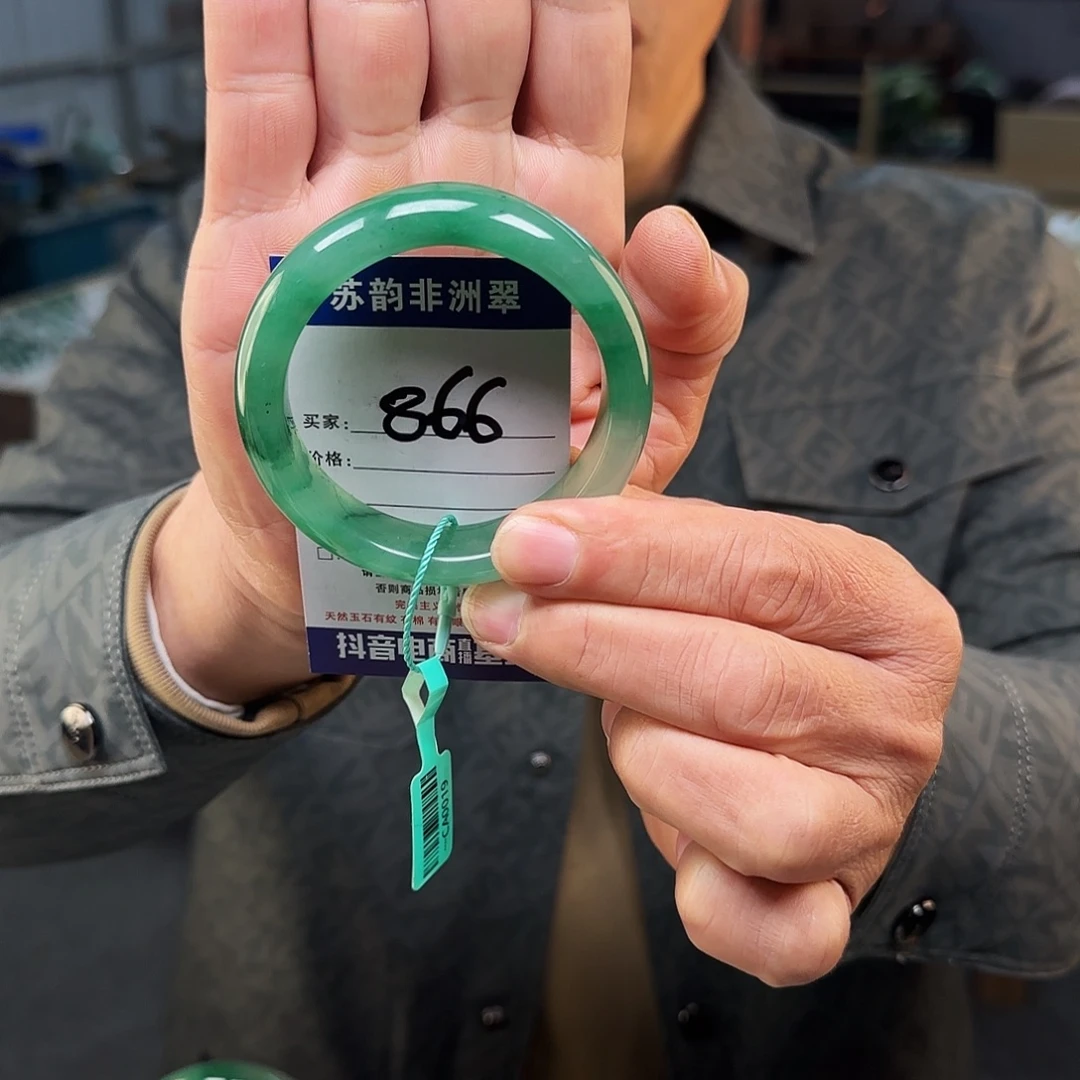 石英质玉（非洲翠）未镶嵌手镯