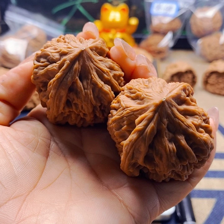 大***哥把件文玩核桃鸡心