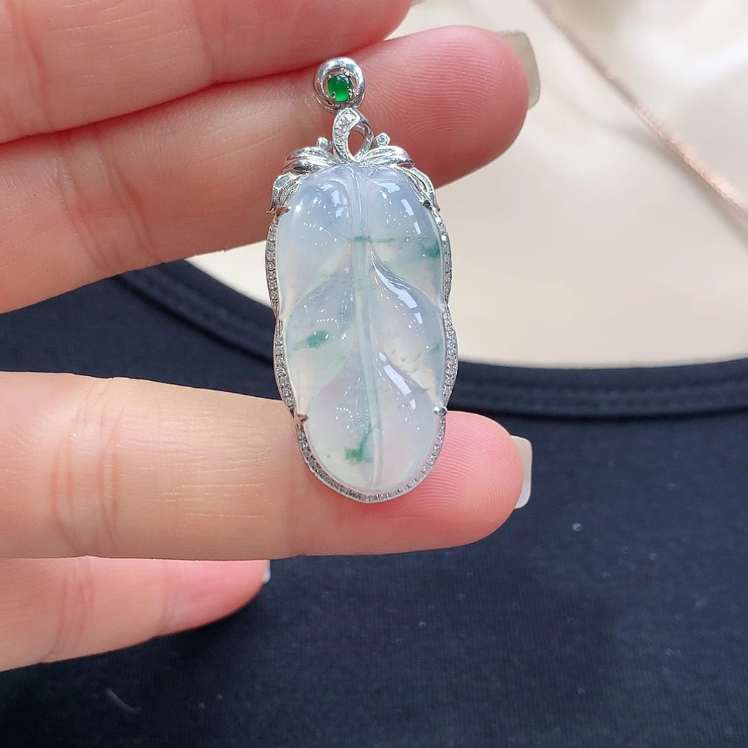 翡翠颈饰18K金镶嵌叶子